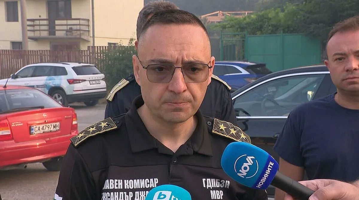 Страната гори по 100 пъти на ден. Пожарната бие камбаната