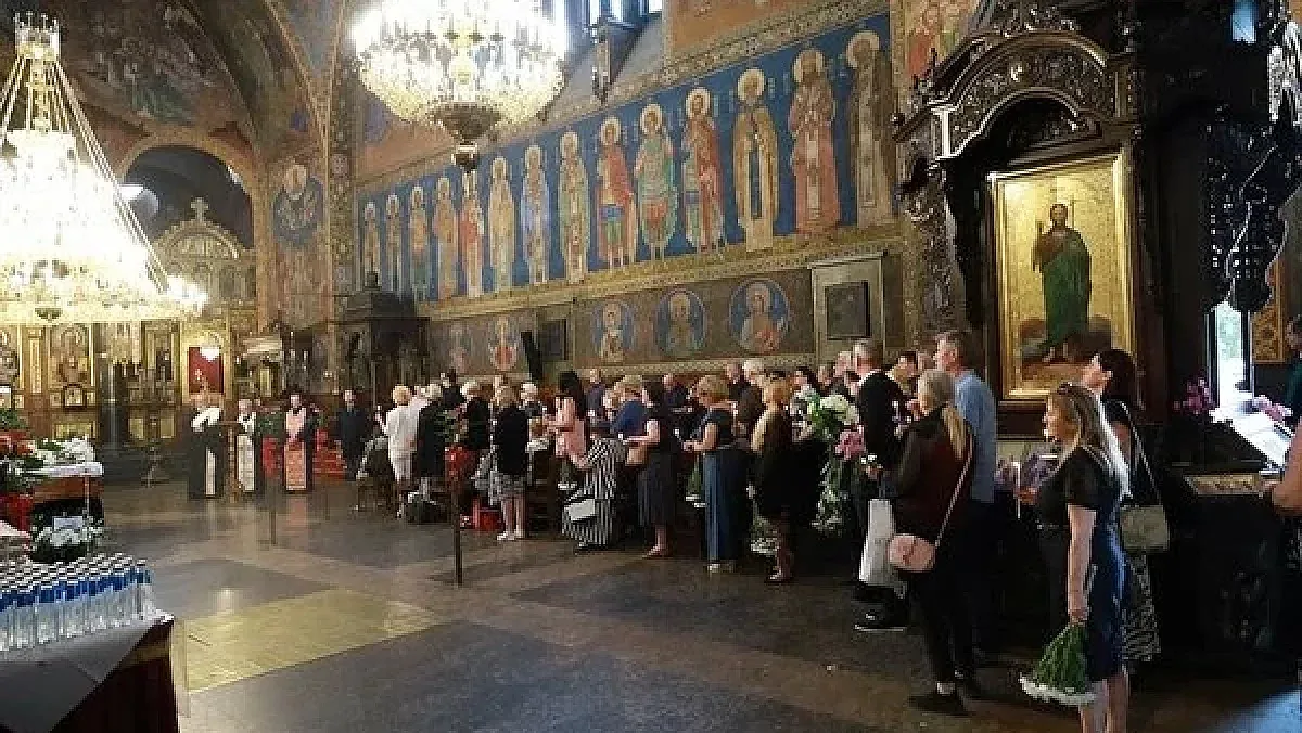 Изпратиха с аплодисменти Надежда Захариева (СНИМКИ)