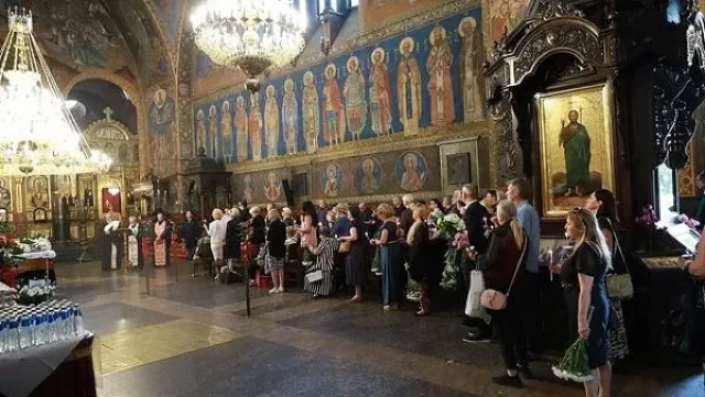 Изпратиха с аплодисменти Надежда Захариева (СНИМКИ)