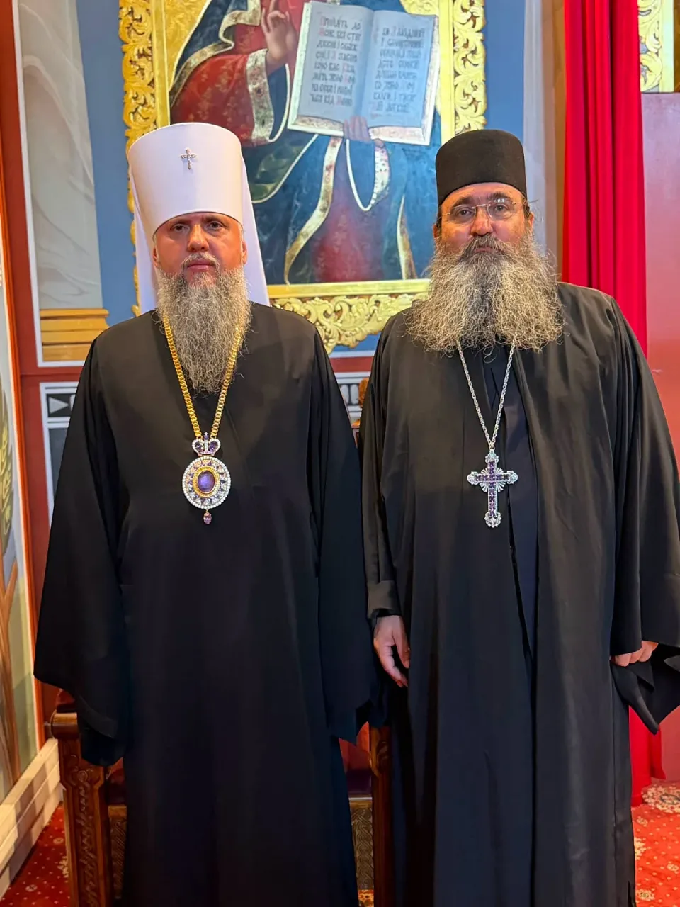 Никанов с украински духовник