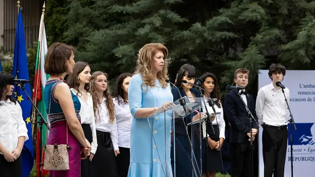 Йотова: България и Франция ще продължат да работят рамо до рамо
