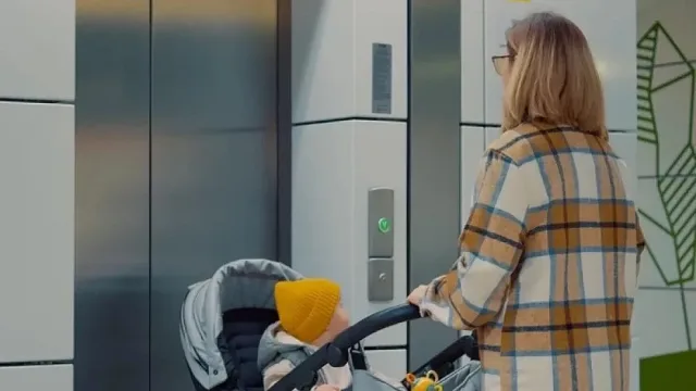 Драма в Бургас! Бебе остана заключено в асансьор