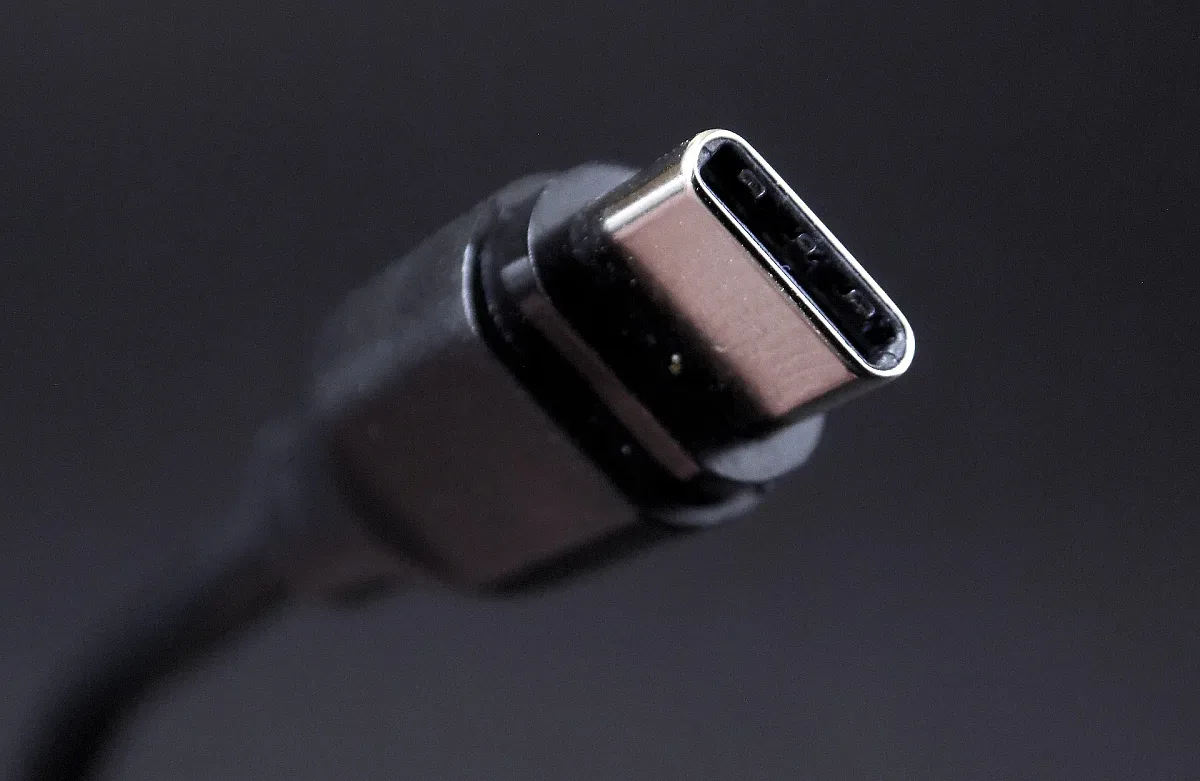 Забавя ли дългият кабел зареждането на смартфона?