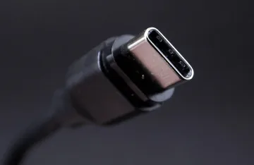 Забавя ли дългият кабел зареждането на смартфона?