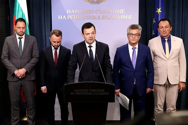 Властта обясни позицията на България след подписването на Киевската декларация