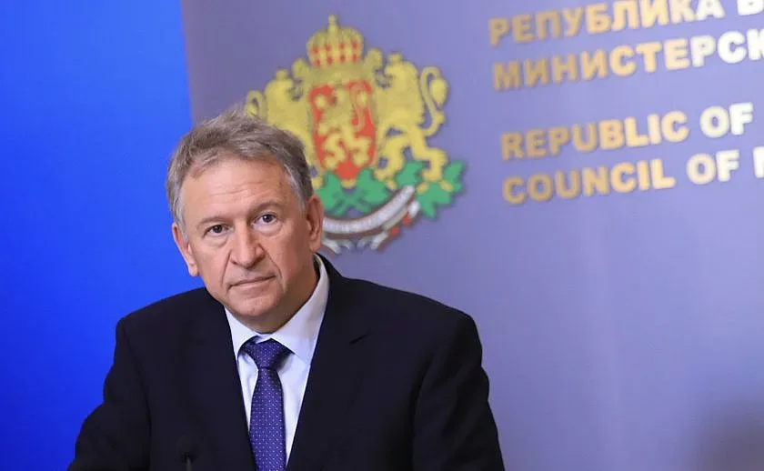 Стойчо Кацаров: Нито частните, нито държавните болници трябва да провеждат обществени поръчки за лекарства