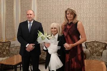 Президентът Радев удостои Лили Иванова  с голямо отличие (Снимки)