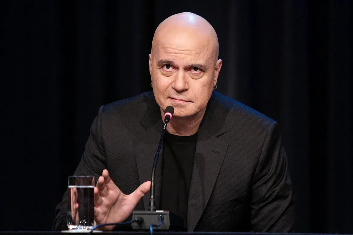 Слави размаза Демерджиев: Екскурзия в Америка и гробно мълчание за Петрохан