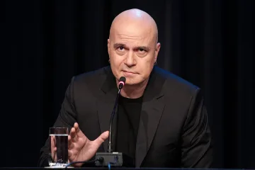 Слави размаза Демерджиев: Екскурзия в Америка и гробно мълчание за Петрохан
