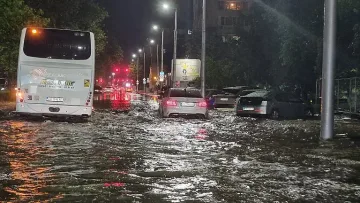 Драмата в Пловдив. Огромни щети с автомобилите