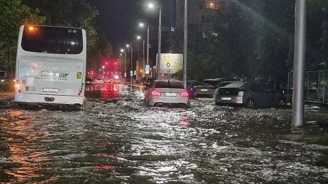 Драмата в Пловдив. Огромни щети с автомобилите