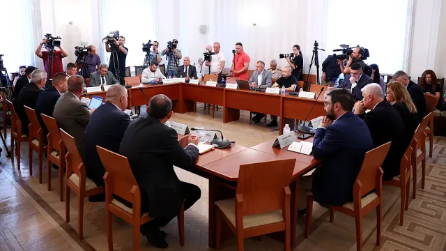 Решено! US-самолетите отиват в Безмер, Мирчев издъни четата