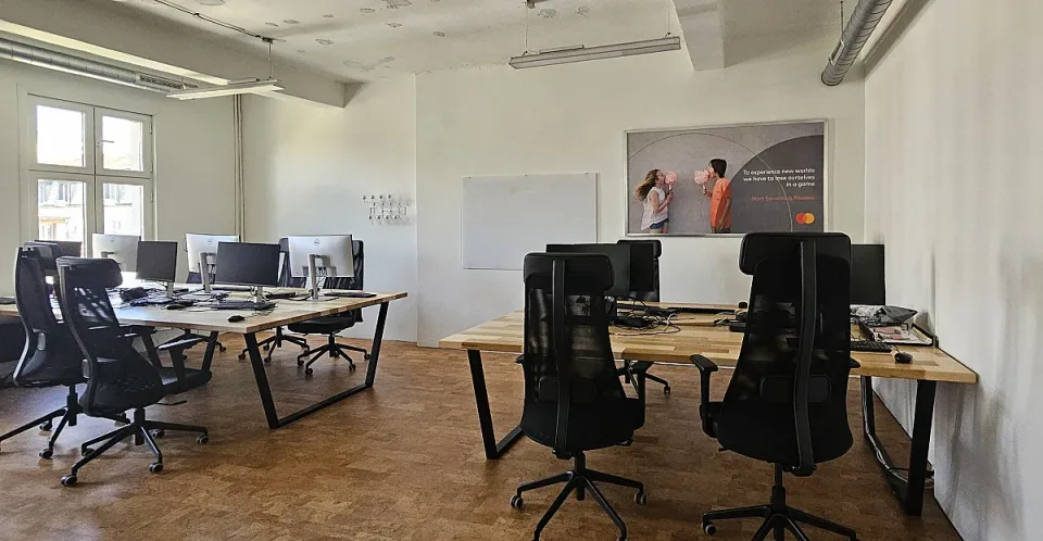 Puzl_CowOrKing_Mastercard_Alabin_Office