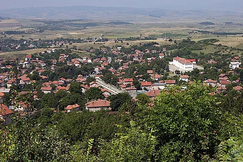 Село с тайнствен манастир стана имотна звезда. Къщи на тераси