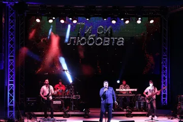 Веселин Маринов с безплатен концерт край морето тази вечер