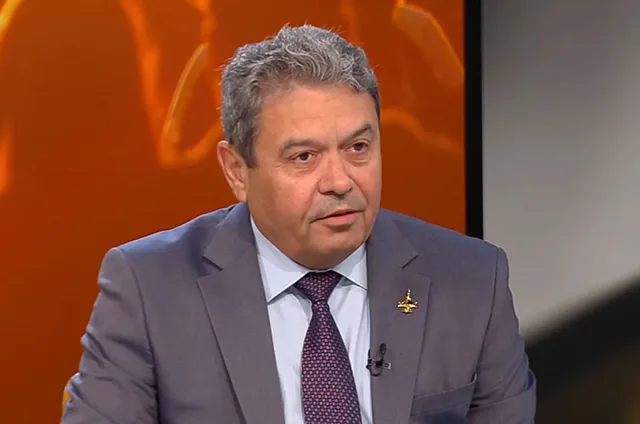 Властта не вижда иранска заплаха, Безмер приема американските самолети