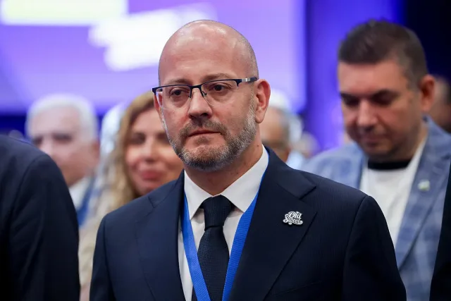 Кънев търси „независим“ кандидат с партийна биография