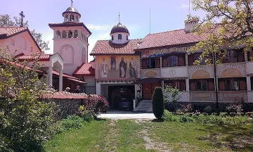 Селото на Света Петка стана новата Банкя. Къщи до изворите