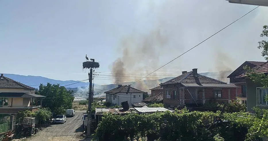 Битката с пожарите е на живот и смърт. Отвсякъде се стичат доброволци