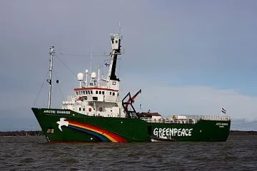 Ледоразбивачът Arctic Sunrise на "Грийнпийс" пристига във Варна