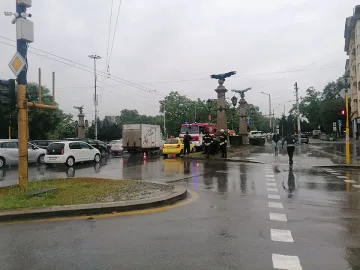 Катастрофи задръстиха ключови булеварди в София и Пловдив