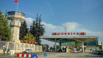 Шок на границата: Турция блокира чуждите коли