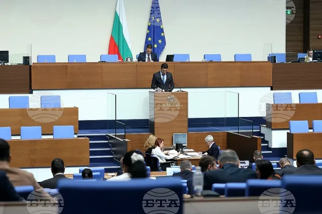 Обрат в парламента: Върнаха изцяло машинния вот, отрязаха район „Чужбина“