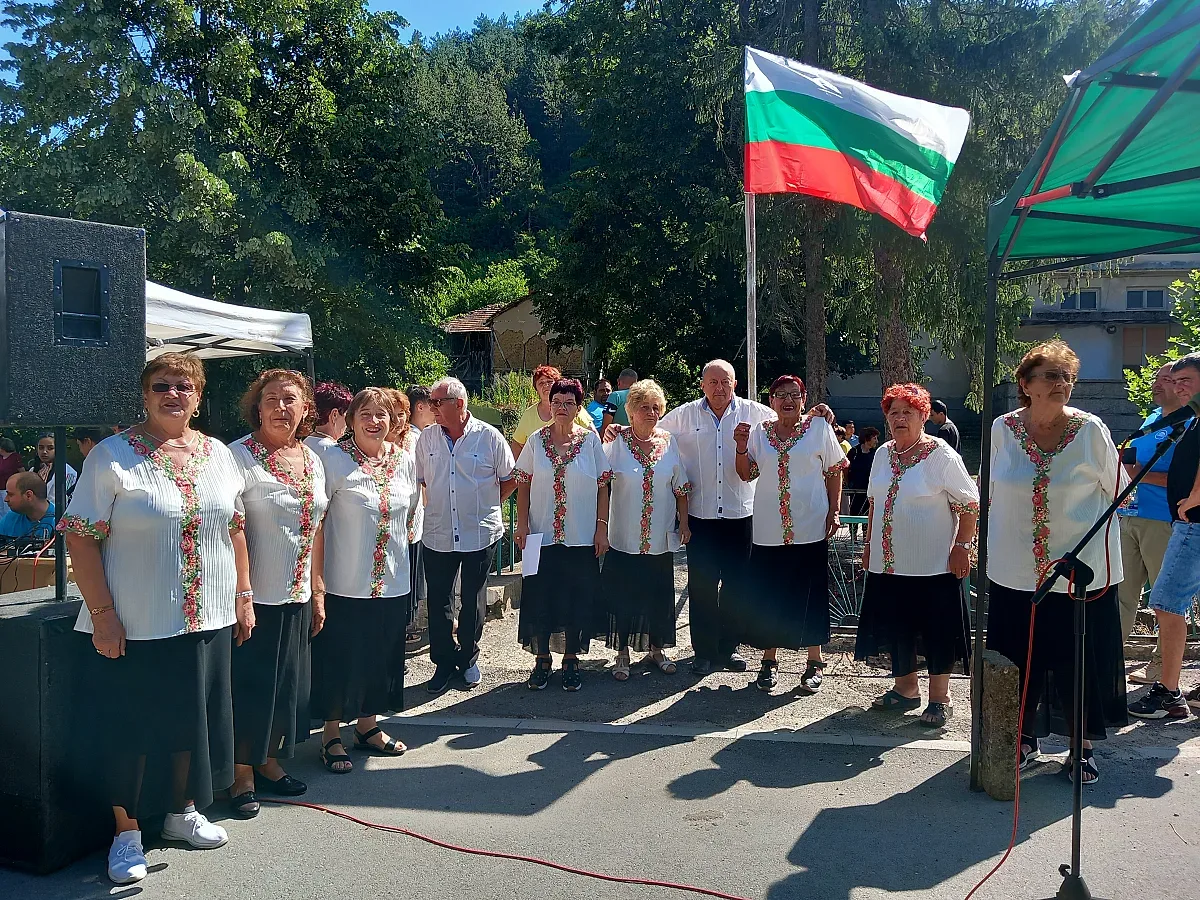 Отбелязаха Празника на гората в село Стакевци