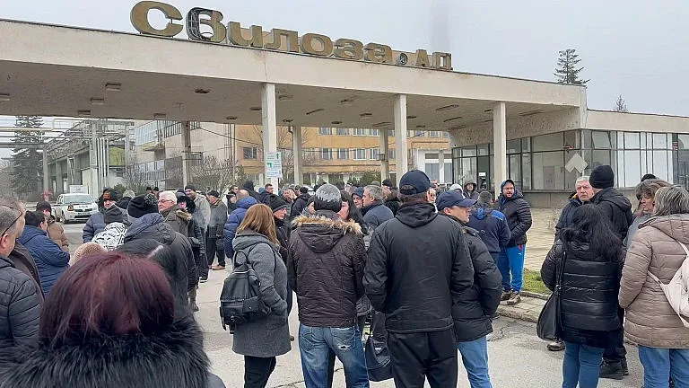 Загива единствен по рода си завод у нас. Стотици на улицата