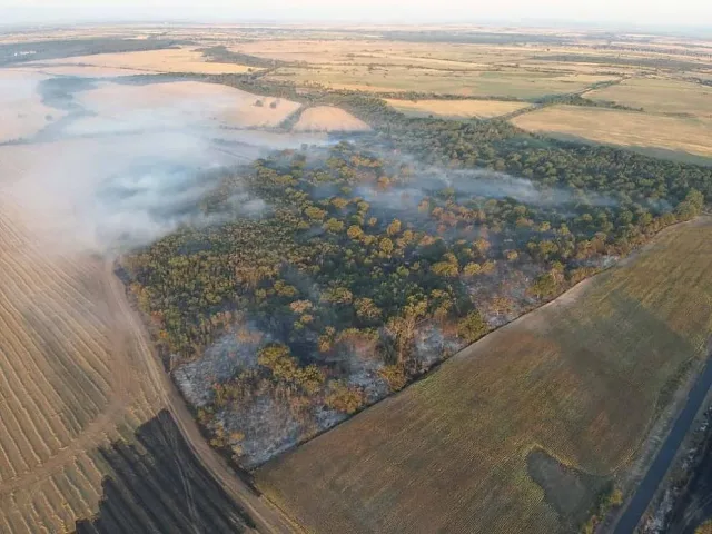 Адският пожар тръгна отново. Пожарникарите се видяха в чудо