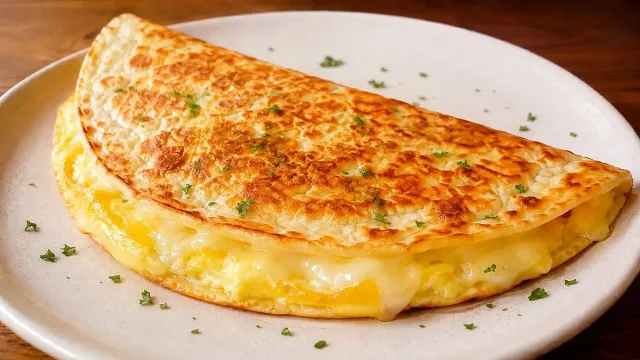 Идея за закуска! Яйчена кесадия само 3 продукта