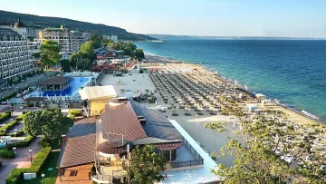 Съдират кожите на туристите в този наш курорт. Шокираща сметка за обяд на плажа 
