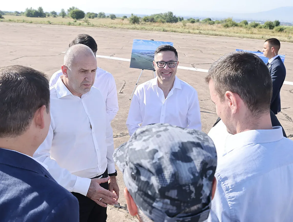 Забравено летище до София се позлатява