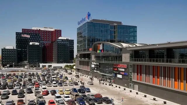 Спешна евакуация в София. Изкараха хиляди на улицата