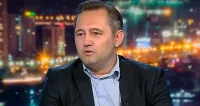 Съблекли го чисто гол, гасили фасове в тялото му и нанасяли шутове и удари повече от час