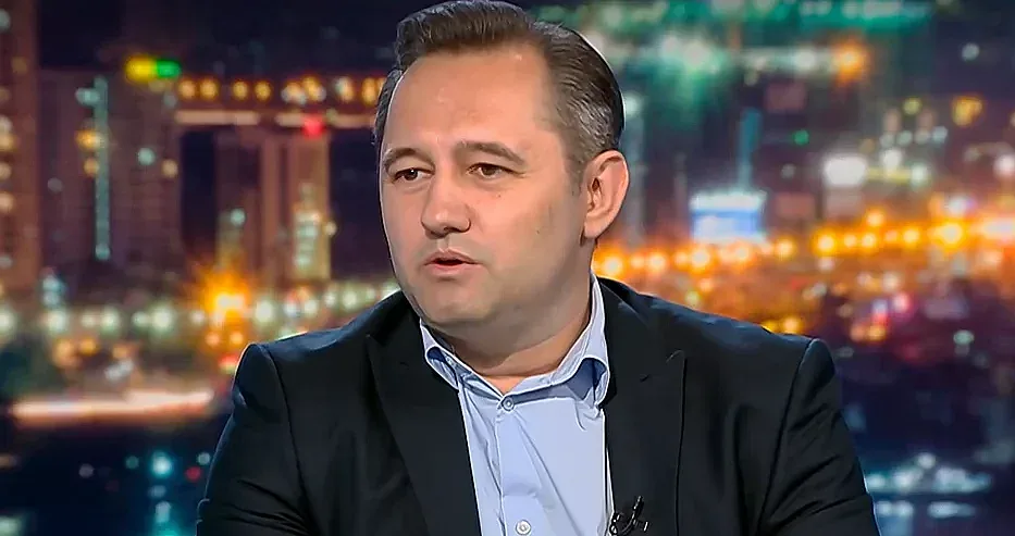 Съблекли чисто гол жертвата си, гасили фасове в тялото му и нанасяли шутове и удари повече от час