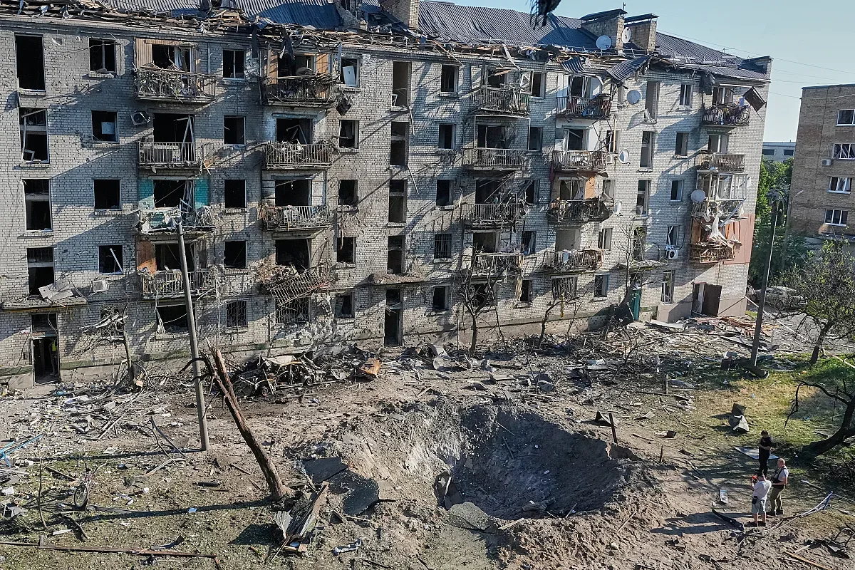 Нова нощ на ужас в Киев: Ракети и експлозии, сред жертвите е и дете