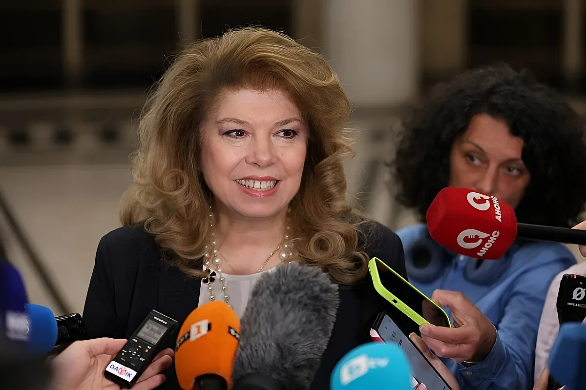 Йотова: Бъдещето на младите хора зависи от нашата отговорност към тях