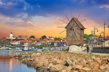 Новите господари! Германци и руснаци изкупуват райски град на морето ни