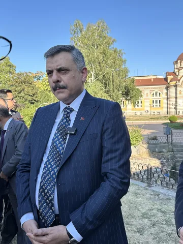 Турският вътрешен министър разгледа София пеша. Голям ход за границата