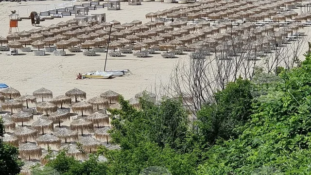 Кошмар на разкошен наш плаж. Водата стана кафява