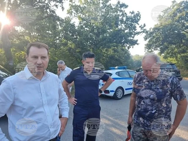 Хеликоптер и 10 екипа се бият с огъня в наше райско селце