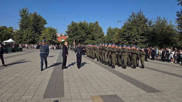 Румен Радев прие строя на военните випускници в Плевен