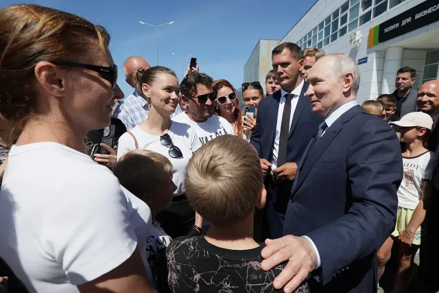 Путин стъпи на спорните Курили, Япония избухна