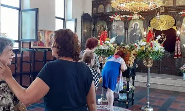 Свещеник задейства паник бутон, за да предпази богомолците от вилнеещ мъж