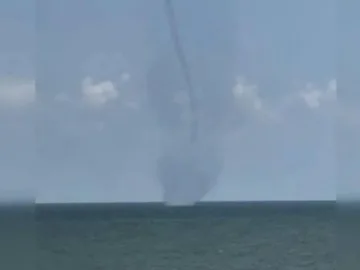 Торнадо над Черно море! Ето къде