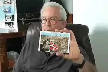 Мъж получи картичка от покойните си родители 26 години по-късно