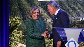 Хилари Клинтън отново е у нас. Емоционални думи за жените