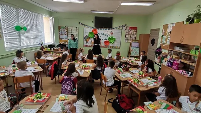 Помощ за ученици: Как семействата с деца от 1. до 4. клас могат да кандидатстват