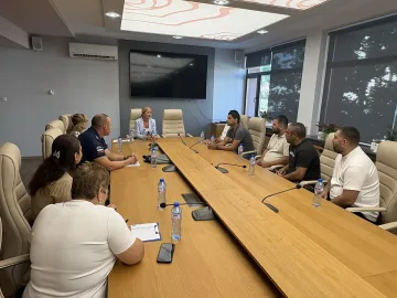 Над 40 пожара за 40 дни: Пожарната и ромските лидери с общи действия срещу палежите